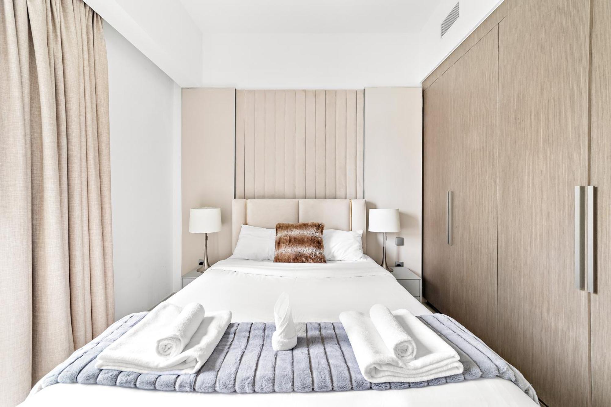 Luxury 2 Bedroom - Next To Opera